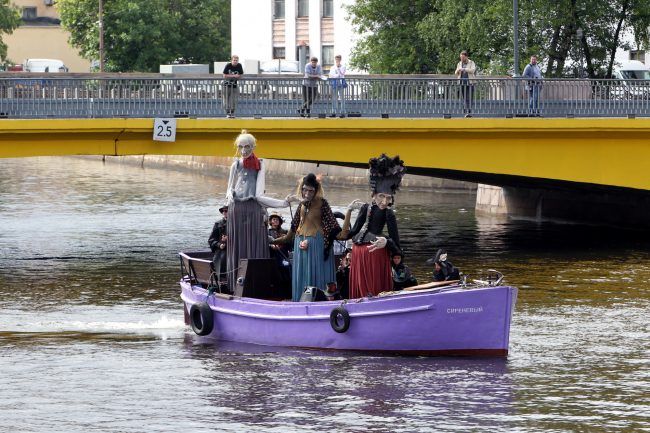 День Достоевского куклы лодка Мойка Храповицкий мост