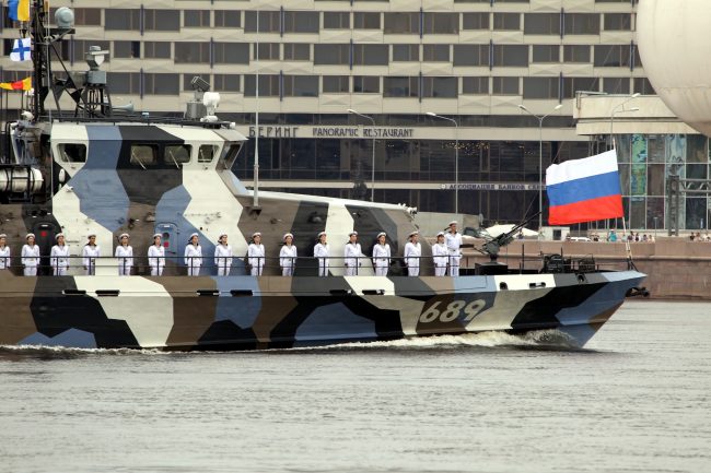 репетиция главного военно-морского парада день ВМФ корабли противодиверсионный катер Нахимовец проект 21980 Грачонок