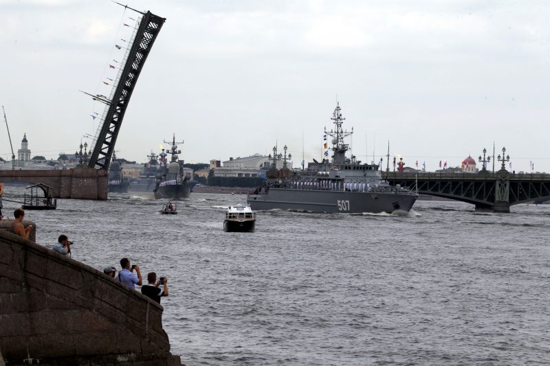 репетиция главного военно-морского парада день ВМФ корабли тральщик Александр Обухов