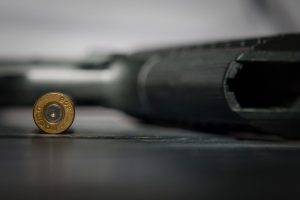 пистолет пуля оружие убийство