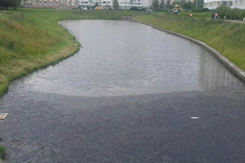 водоём вода река новая загрязнение воды грязь мазут