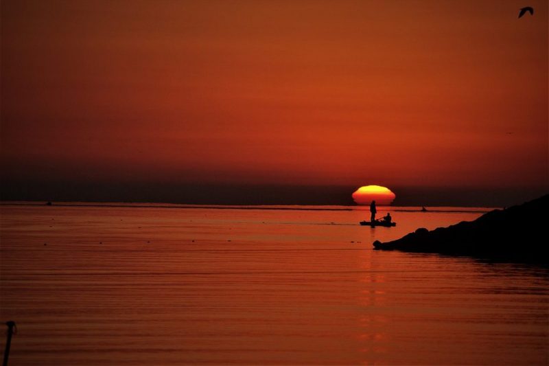 каспийское море каспий закат водоём вода солнце