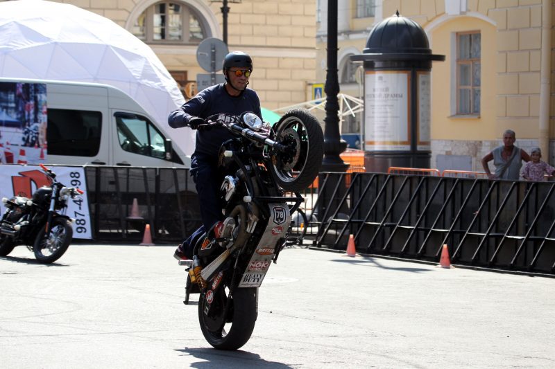 мотофестиваль Harley Days мотоциклы стантрайдинг трюки
