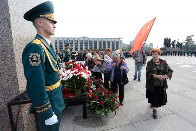 день памяти жертв блокады 8 сентября мемориал героическим защитникам Ленинграда площадь Победы