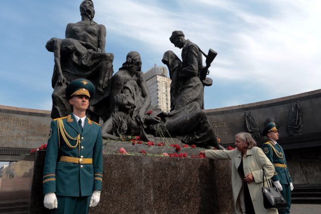 день памяти жертв блокады 8 сентября мемориал героическим защитникам Ленинграда площадь Победы