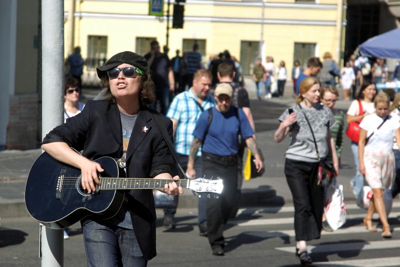 Глеб Колондо уличный музыкант