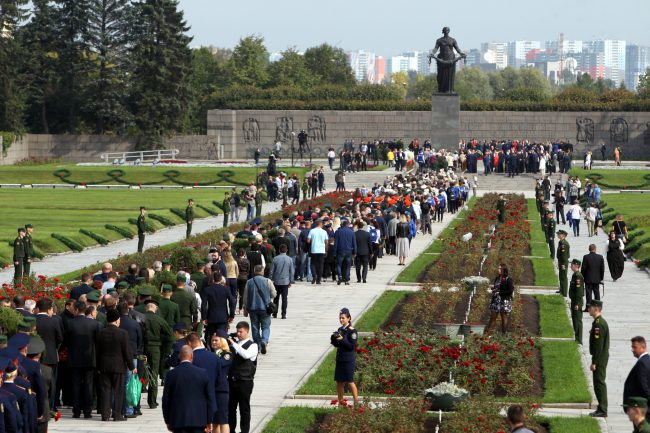 день памяти жертв блокады Ленинграда 8 сентября Пискарёвское мемориальное кладбище