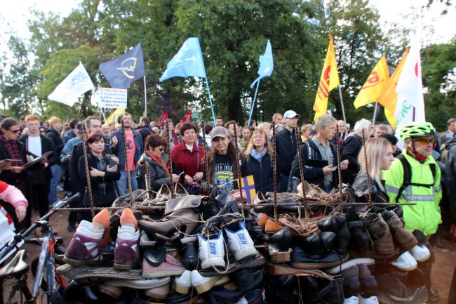 митинг против повышения пенсионного возраста акция протеста дольщики обувь