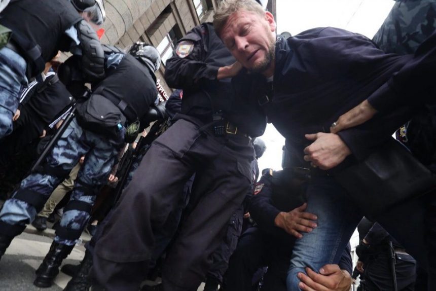 митинг акция протеста задержание задержания навальный против пенсионной реформы пенсионная реформа