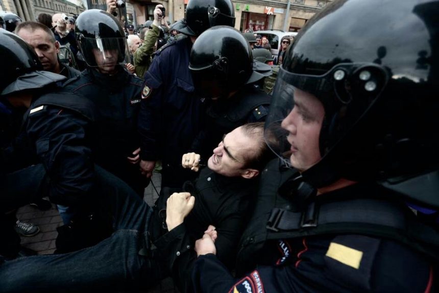 митинг акция протеста задержание задержания навальный против пенсионной реформы пенсионная реформа