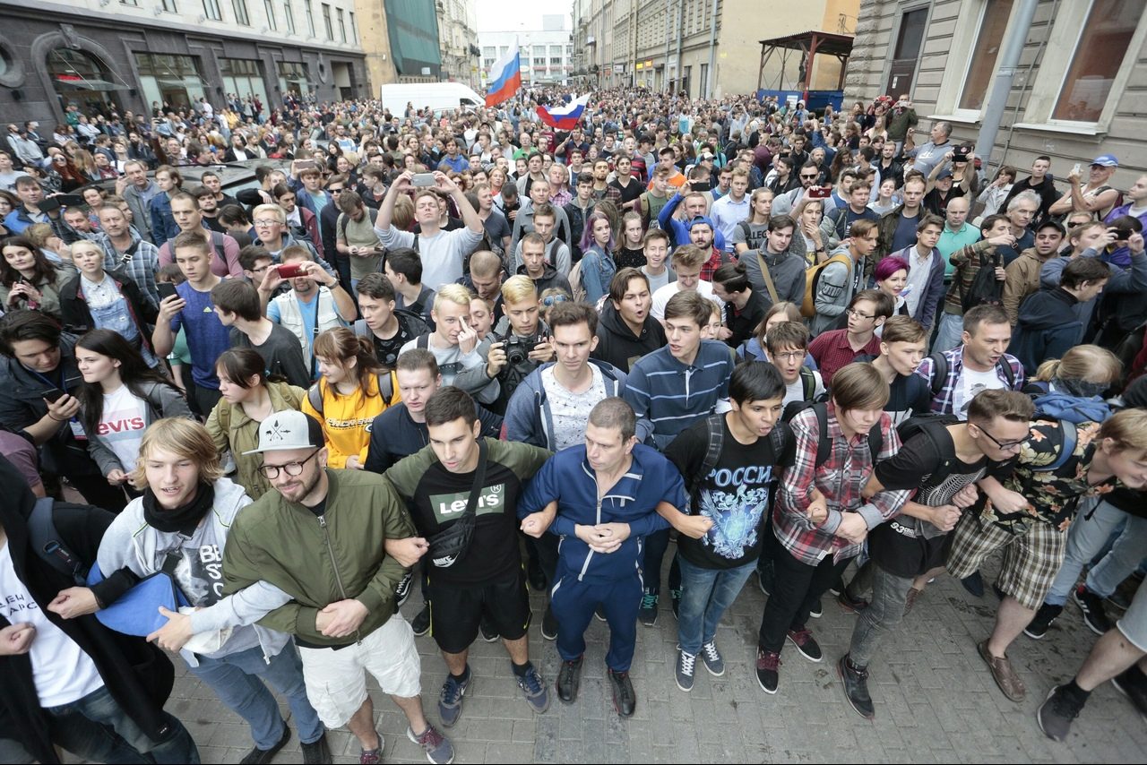 Иа главные новости. Пенсионеры митингуют за Навального.