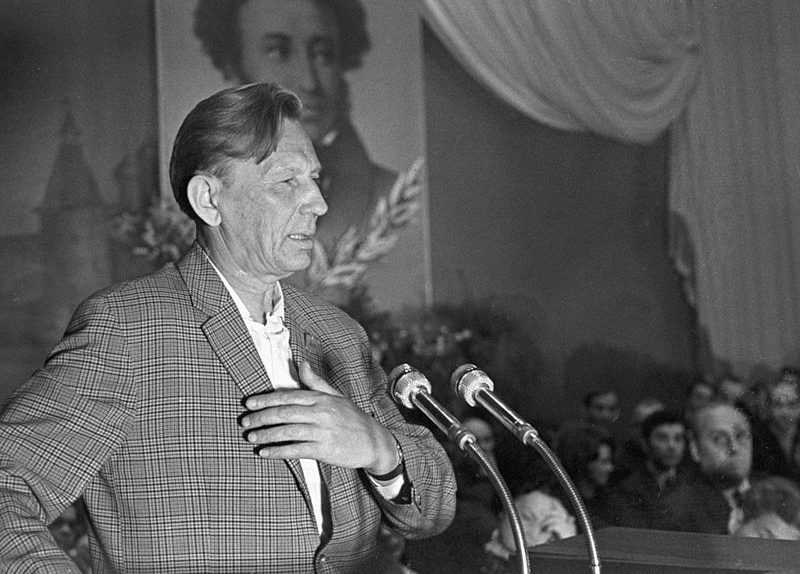 поэт михаил дудин