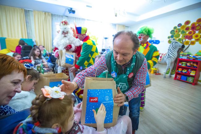 Всероссийский Дед Мороз и дети детская больница новогодние подарки