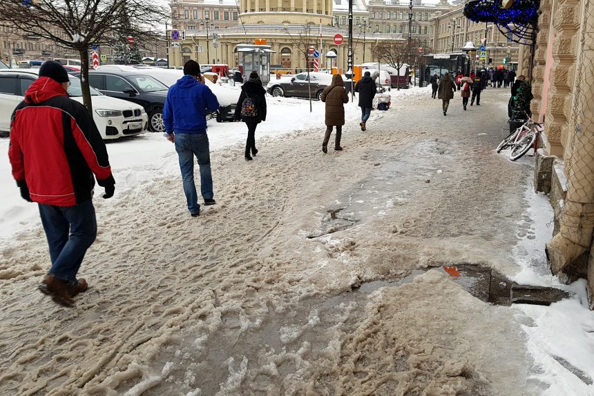 зимняя уборка снега сугробы гололёд