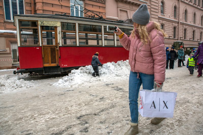 Улица жизни день освобождения Ленинграда от блокады ретро-техника