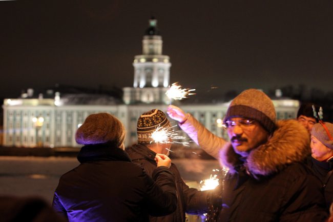 новый год 2019 новогодние праздники бенгальские огни пиротехника
