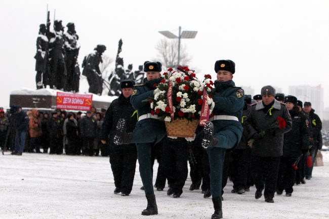 площадь Победы монумент героическим защитникам Ленинграда день снятия блокады возложение цветов