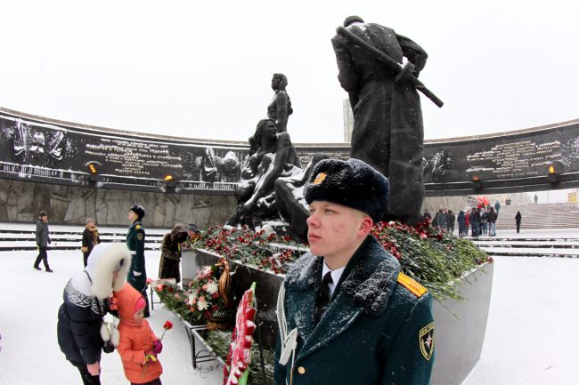 площадь Победы монумент героическим защитникам Ленинграда день снятия блокады почётный караул