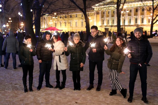 новый год 2019 новогодние праздники бенгальские огни пиротехника