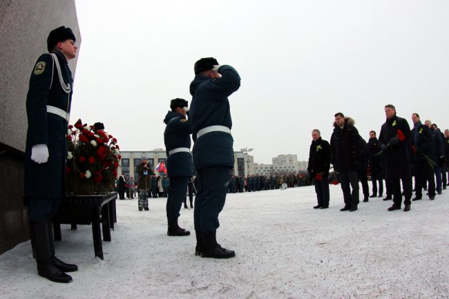 площадь Победы монумент героическим защитникам Ленинграда день снятия блокады почётный караул