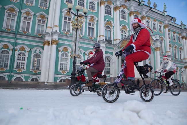 велосипедисты велопробег Деды Морозы
