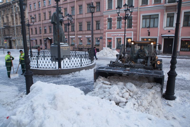 зимняя уборка снег дорожная техника дворники