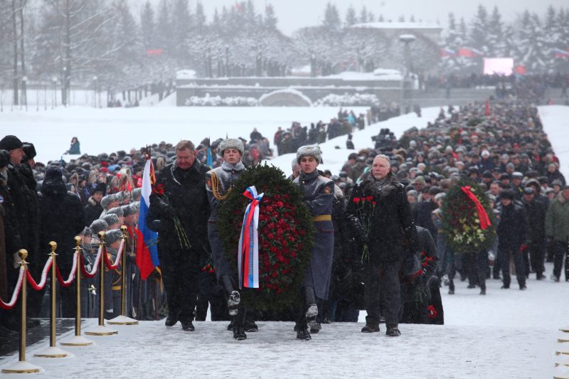 Пискарёвское мемориальное кладбище день освобождения Ленинграда от блокады