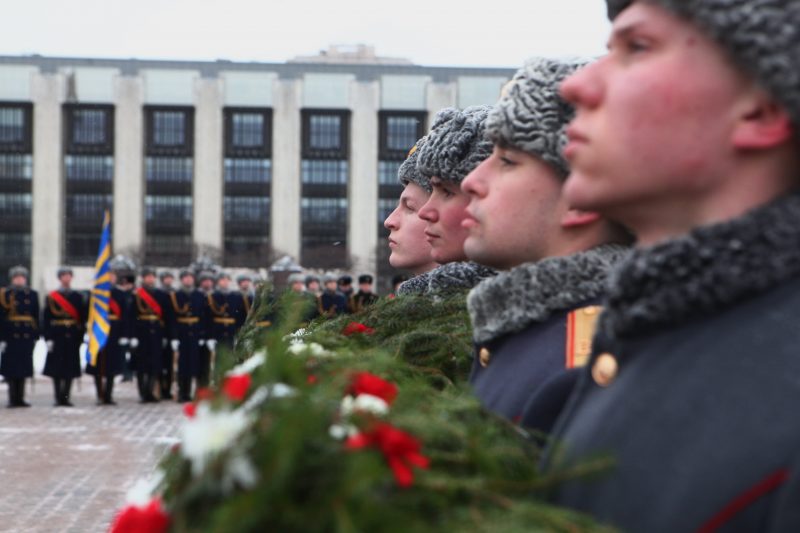 Возложение цветов, 23 февраля
