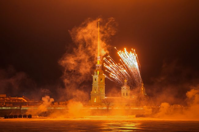 фейерверк салют день защитника отечества петропавловская крепость