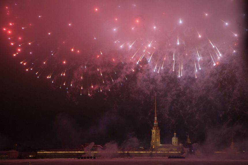 фейерверк салют день защитника отечества петропавловская крепость
