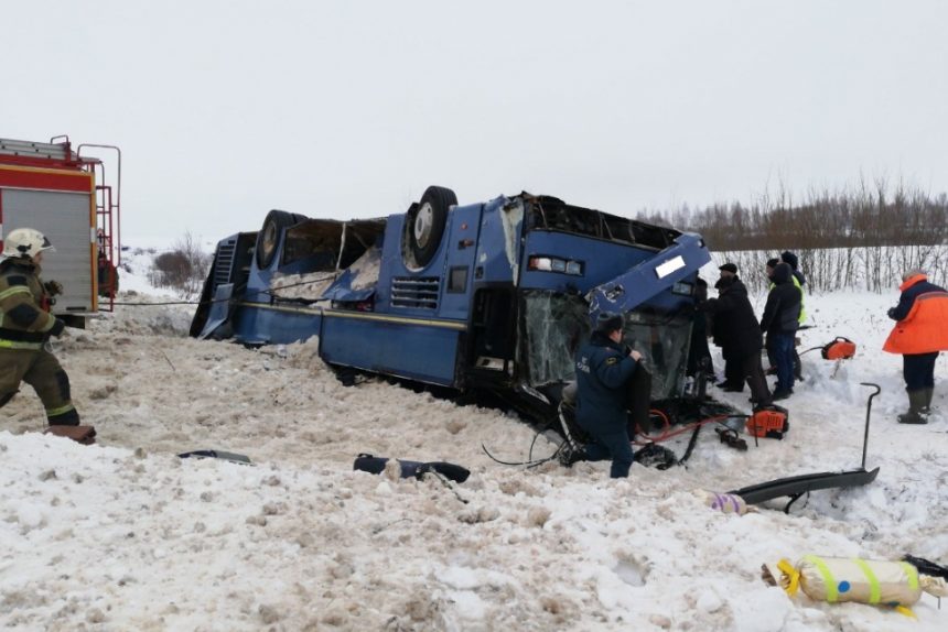 ДТП в Калужской области перевёрнутый автобус