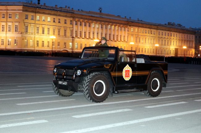 парад Победы репетиция военные армия Дворцовая площадь автомобиль внедорожник