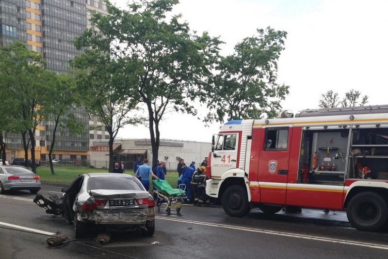 дтп авария столкновение автомобилей проспект Народного ополчения