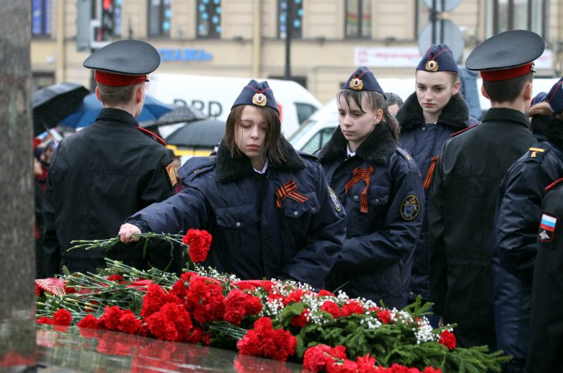 Площадь Восстания обелиск Городу-Герою Ленинграду возложение цветов почётный караул курсанты МВД День Победы