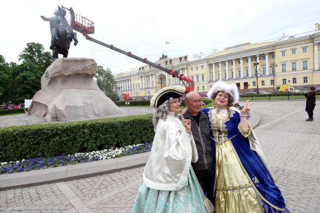Медный всадник памятник Петру I мытьё