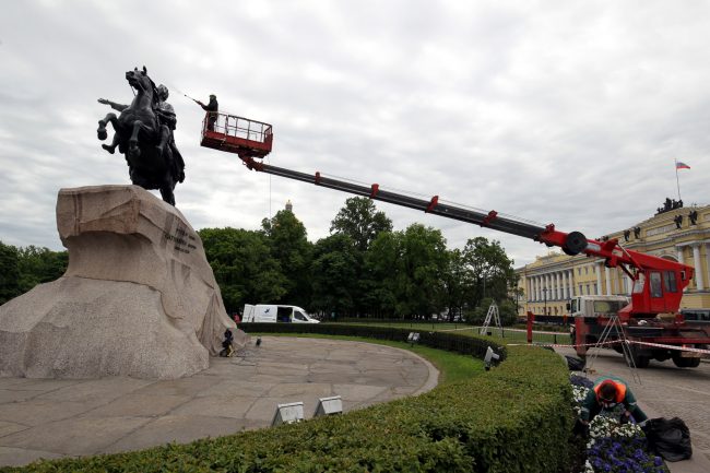 Медный всадник памятник Петру I мытьё