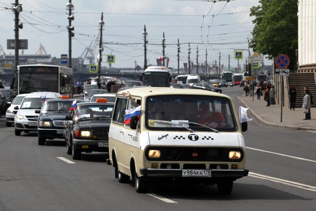 парад ретротранспорта маршрутное такси маршрутка микроавтобус РАФ-2203 Латвия