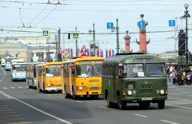 парад ретротранспорта автобусы ПАЗ ЛИАЗ-677