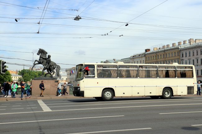 парад ретротранспорта автобусы Икарус