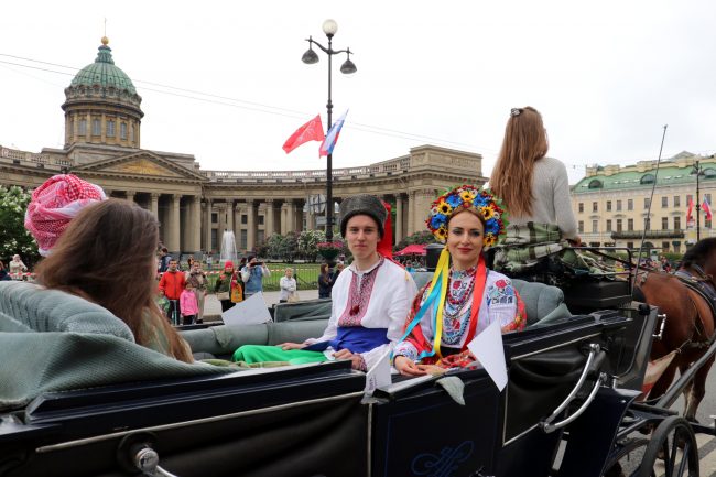 День города парад национальностей Невский проспект Украина