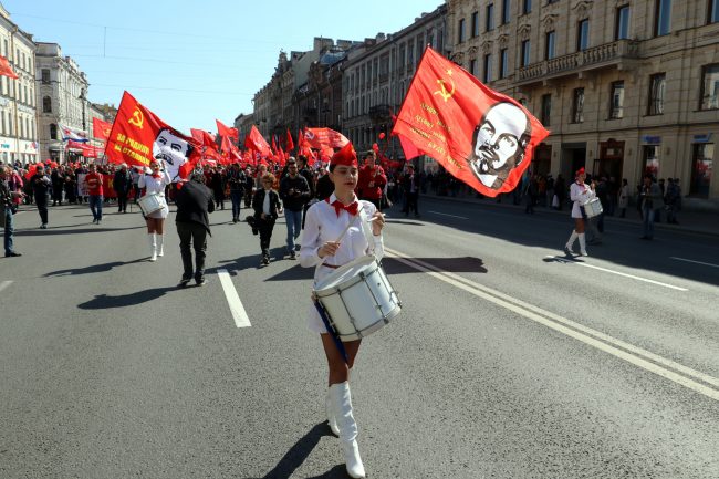 первое мая первомайская демонстрация коммунисты портрет Ленина