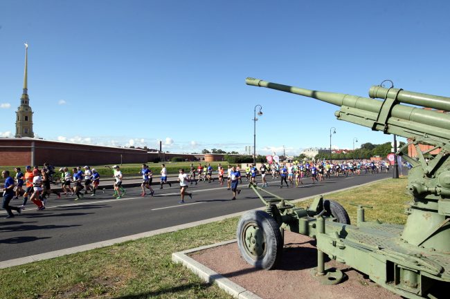 марафон Белые ночи бег спорт лёгкая атлетика пушка музей артиллерии