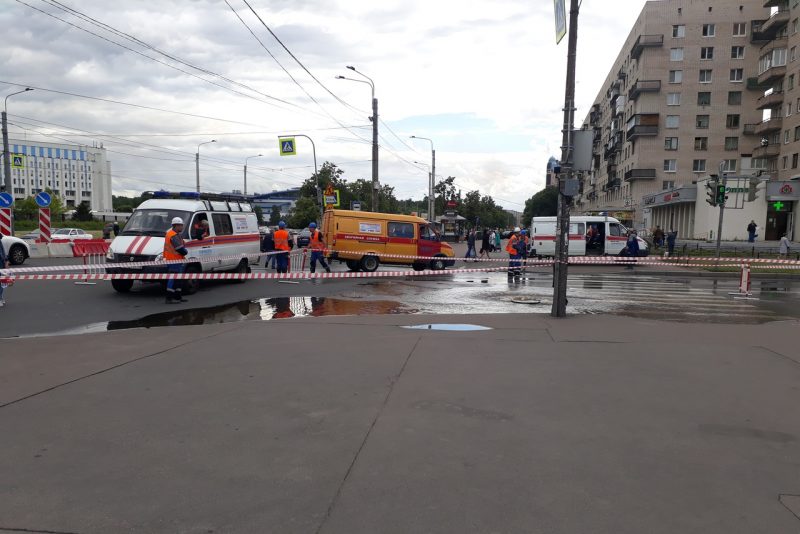 теплосеть авария проспект ветеранов улица лёни голикова