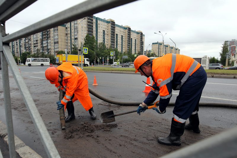 Водоканал аварийная служба ливневая канализация Парашютная улица