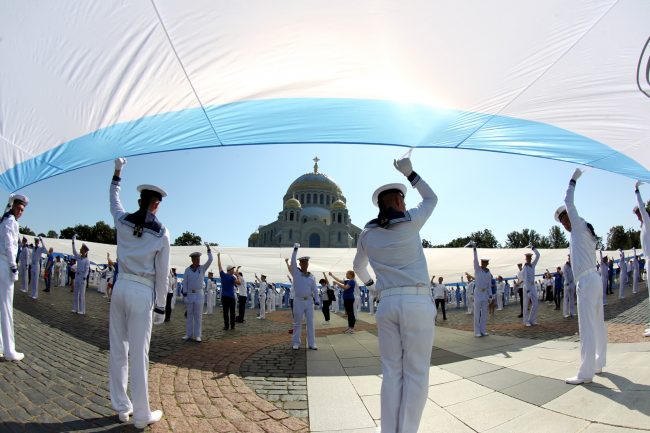 Андреевский флаг Якорная площадь Морской собор Кронштадт моряки день ВМФ