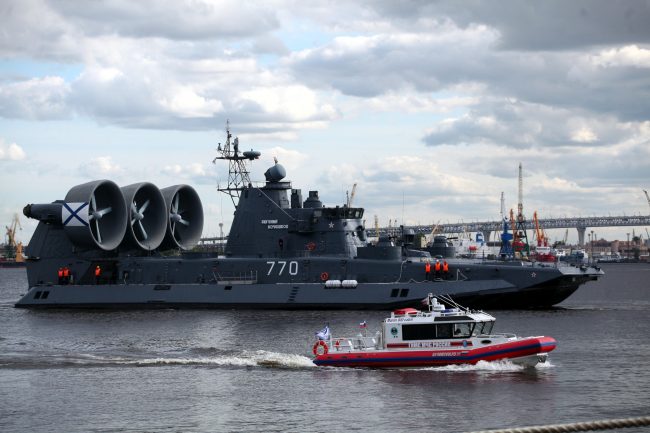 Военно-морской салон оружие десантный корабль на воздушной подушке Евгений Кочешков