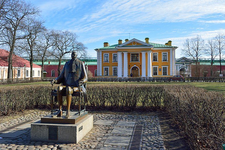 Памятникпетру I великому в петропавловской крепости