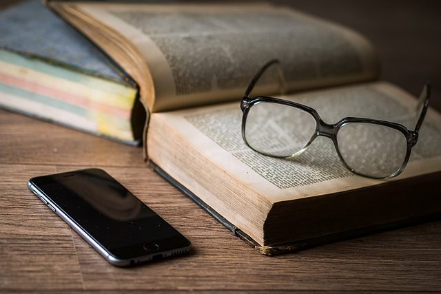 очки телефон книга