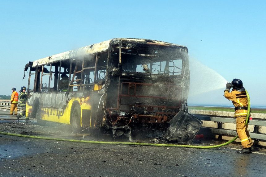 пожар сгоревший автобус дамба МЧС