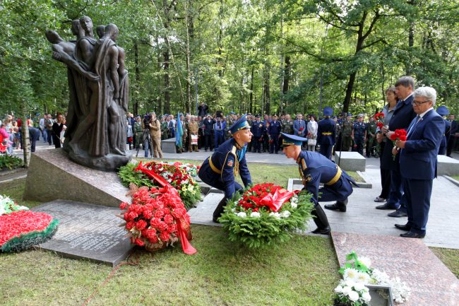 день ВДВ десантники акция памяти Серафимовское кладбище